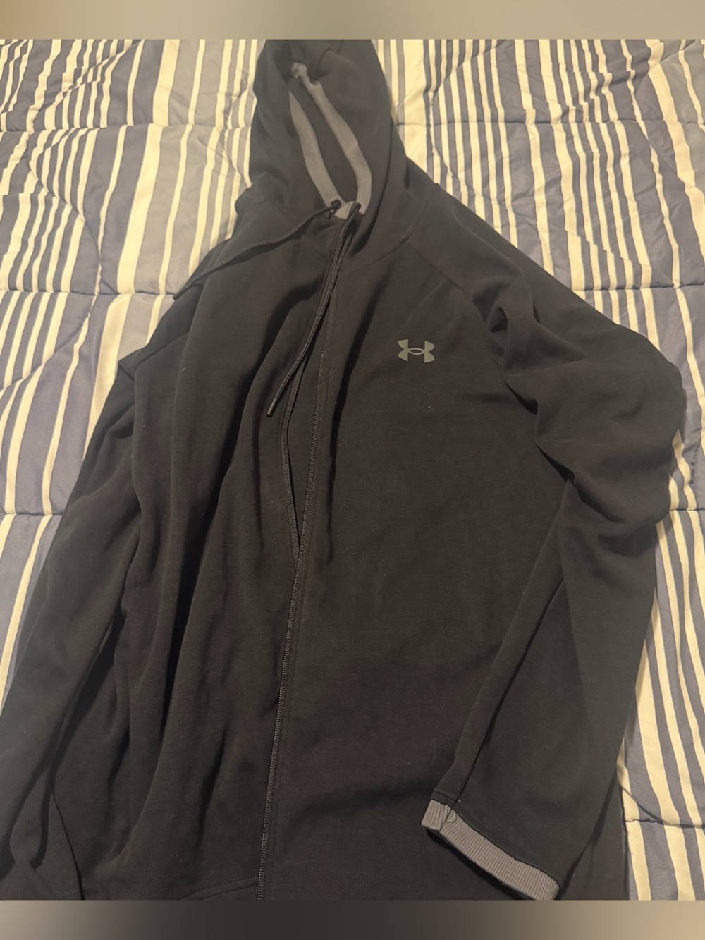 Men’s under Armour hoodie